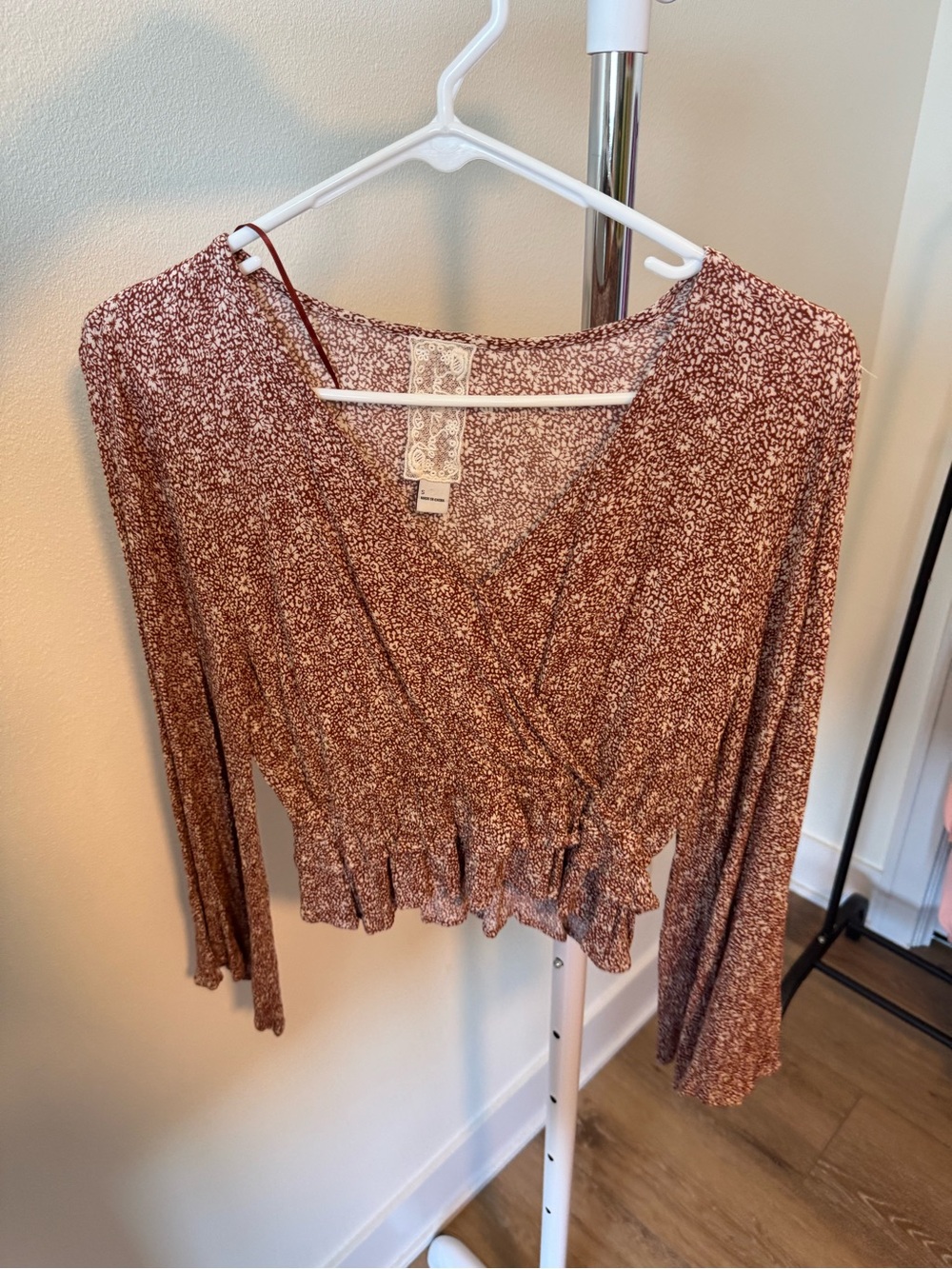 Sadie & Sage Floral Cropped Longsleeve Size S